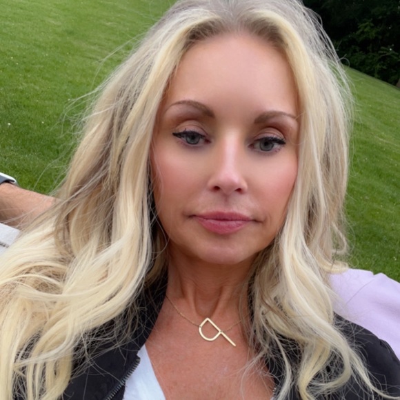 Meet your Posher, Patricia - Picture 2 of 2